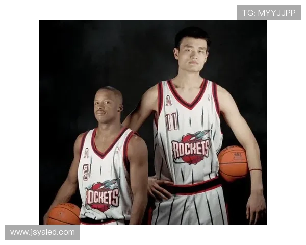 莱斯利与姚明的篮球传奇：跨越文化的友谊与合作之路