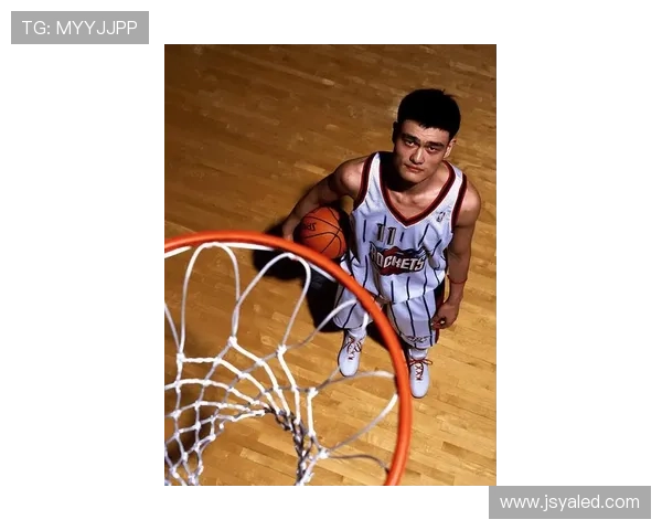 小姚明盖帽展现篮球天赋引发热议年轻球员的未来之星崛起之路